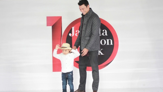 Christian Sugiono dan anaknya.  (Foto: Munady)