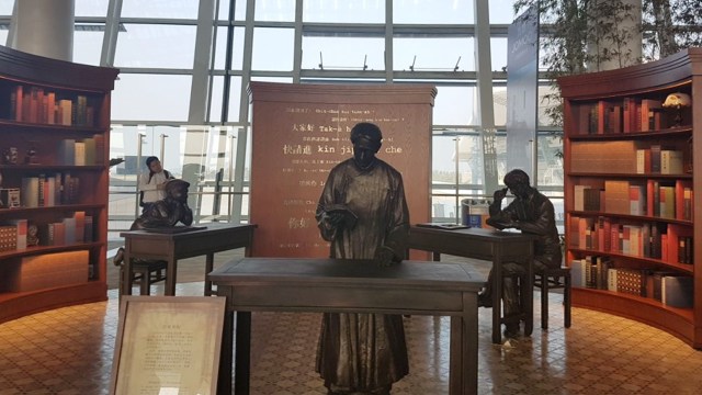 Salah satu sudut di dalam bandara Xiamen (Foto: Arifin Asydhad/kumparan)