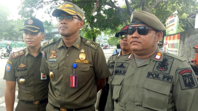 Iwan Siregar Korlap Pol PP Tanah Abang. (Foto: Adim Mugni/Kumparan)