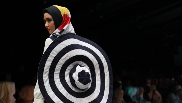 Koleksi terbaru Hannie Hananto di JFW 2018 (Foto: Fanny Kusumawardhani/kumparan)