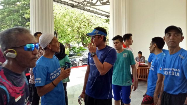 Sandi tiba di Balai Kota seusai lari pagi (Foto: Nadia Risso/kumparan)