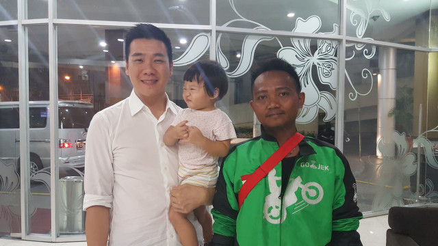 Abi Liong dan driver Gojek Tahajudin (Foto: Dok.Abi Liong)
