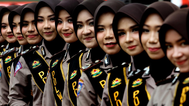 Kekhususan Polwan Berjilbab (Foto: Rahmad/Antara)