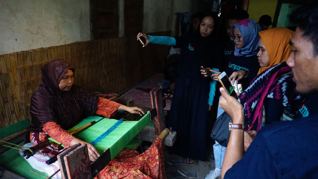 Pengrajin tenun di Desa Beleq, Sembalun, Lombok (Foto: Aditia Noviansyah/kumparan)
