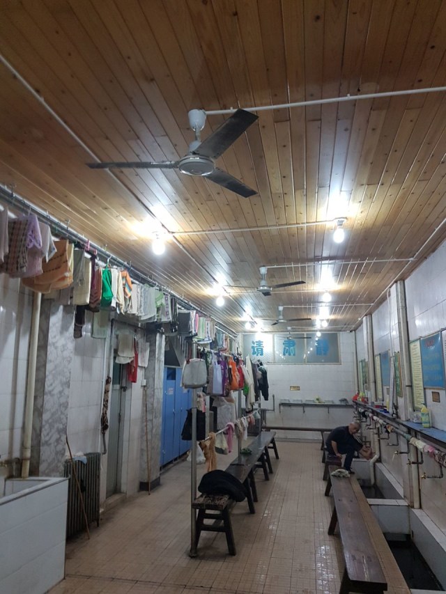 Bagian dalam tempat wudhu Masjid Xi'an (Foto: Arifin Asydhad/kumparan)