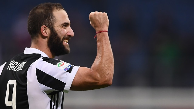 Higuain jadi pembeda di San Siro. (Foto: AFP/Marco Bertorello)