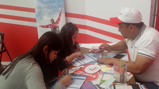 TKI di Taiwan mendaftar Kartu Pekerja Indonesia Foto: Angga Sukmawijaya/kumparan