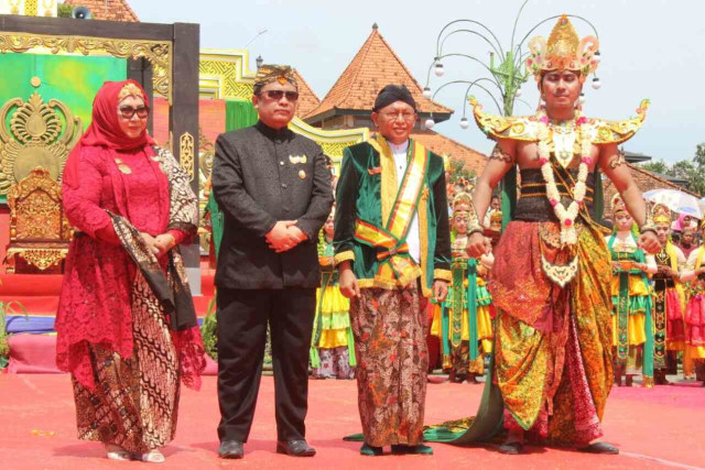 Selama Dua Hari Seluruh ASN di Sumenep Kenakan Pakaian Adat Bangsawan
