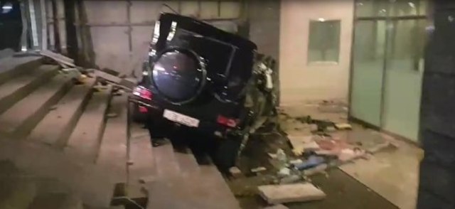 Mobil yang dikendarai Kim Joo Hyuk. (Foto: Dok. SBS funE )