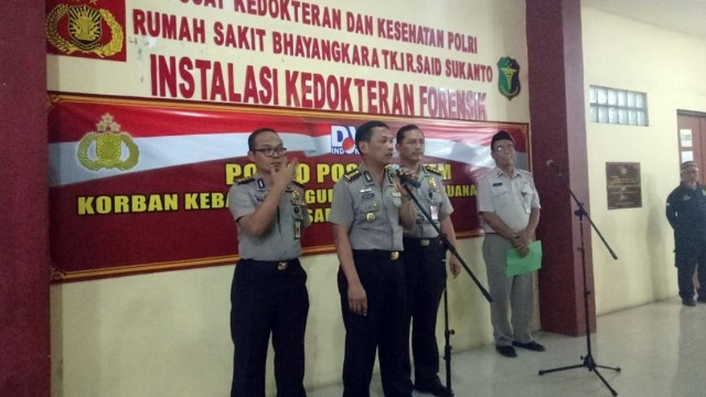 Suasana serah terima jenazah di RS Polri (Foto: Ainul Qalbi/kumparan)