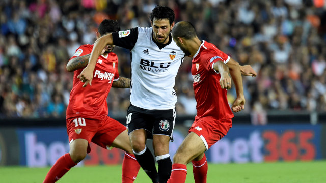 Dani Parejo (tengah) di laga melawan Sevilla. (Foto: AFP/Jose Jordan)