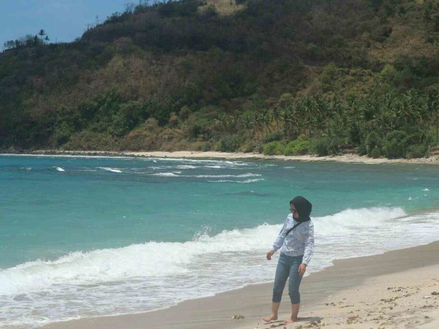 3 Cara Menikmati Pantai Nipah, Lombok Utara NTB