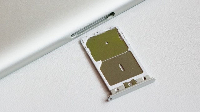 Ilustrasi slot SIM card. (Foto: Ilya Plekhanov via Wikimedia Commons (CC BY-SA 4.0))