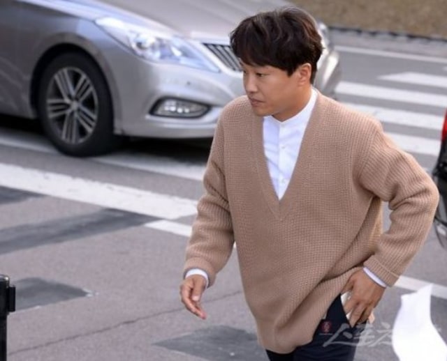 Datang ke pernikahan Song Song couple, mata Cha Tae Hyun terlihat sembab