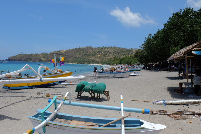 Dari Kaki Gunung ke Bibir Pantai (1)