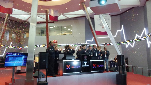 Pencatatan saham perdana PT M Cash Integrasi Tbk Foto: Ela Nurlaela/kumparan