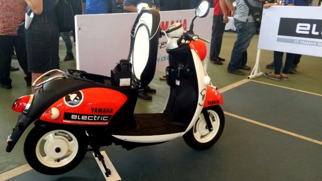 Uji coba motor listrik Yamaha (Foto: Gesit Prayogi/kumparan)