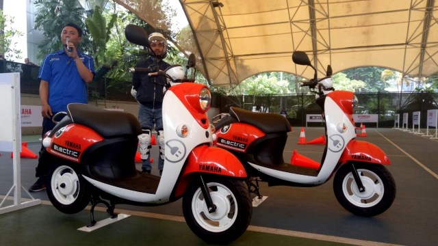 Uji coba motor listrik Yamaha Foto: Gesit Prayogi/kumparan