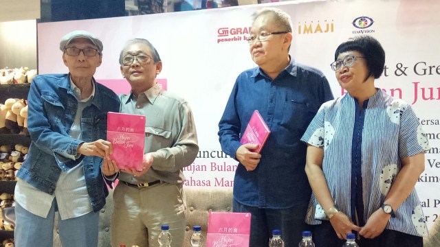 Peluncuran antologi puisi Hujan Bulan Juni (Foto: Prabarini Kartika/kumparan)