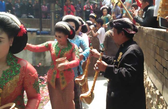 Siraman Waranggono di Tuban Sebagai Regenerasi Seni Karawitan (2)