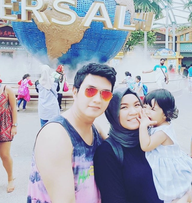 Aldi Taher bersama anak dan istrinya (Foto: Instagram/@alditaher.official)