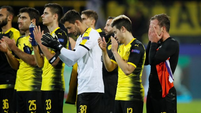 Bermain imbang, para pemain Dortmund lesu. (Foto: Reuters/Wolfgang Rattay)