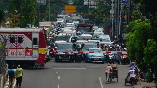 Rel Kereta Api Pramuka Foto: Aditia Noviansyah/kumparan