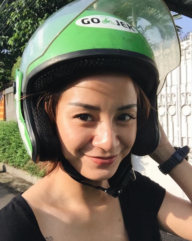 Kirana Larasati naik Go-Jek (Foto: Instagram/@kiranalarasati)