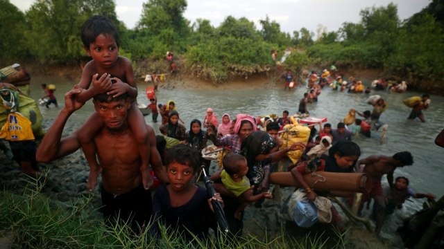 Rohingya Tembus Kegelapan dan Sungai Berlumpur (Foto: Reuters/Hannah McKay )