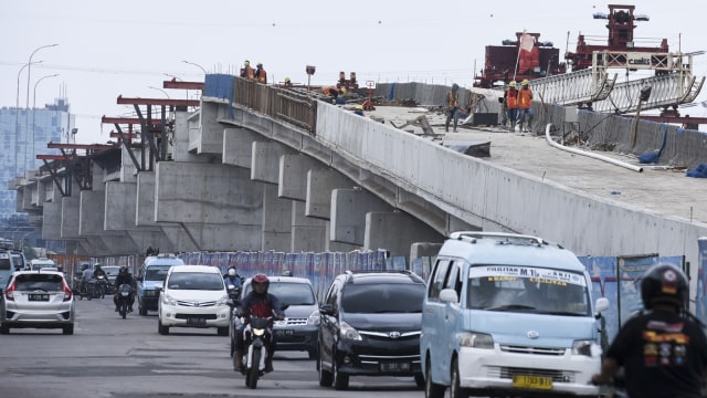 Jelang pengoperasian Tol Becakayu (Foto: Antara/Hafidz Mubarak )