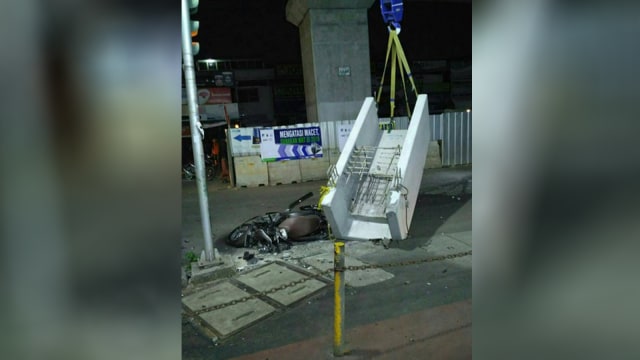 Cor beton MRT jatuh. (Foto: Instagram/jktinfo)