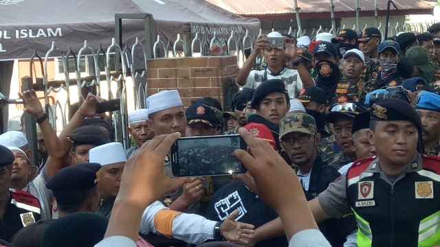 Ustadz Felix Siauw Ditentang Barisan NU Bangil, Apa Alasannya…