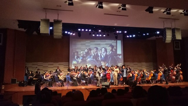 Persembahan lagu Nongkrong di Warung Kopi (Foto: Kevin Kurnianto/kumparan)