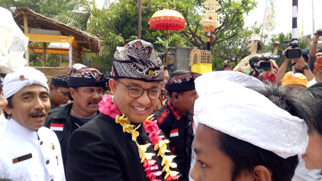 Anies di Pura Dalem Purnajati Tanjung Puri (Foto: Amanaturrosyidah/kumparan)