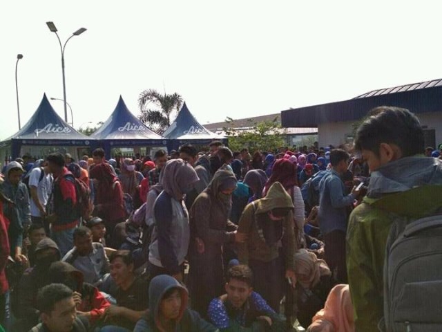 Mogok Kerja Buruh Aice (Foto: twitter @pembebasanbdg)