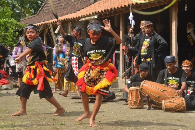 Mengapa Kebo, Mengapa Ketan ?  (7)