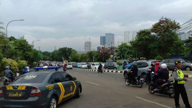 Kawasan Kemanggisan Macet Akibat Proyek Galian Listrik