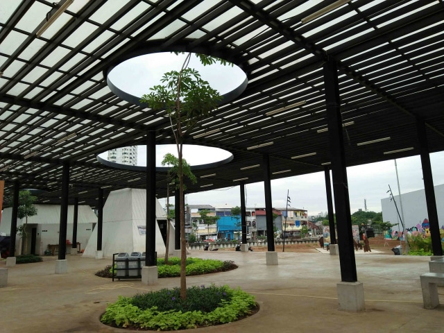 Tembok Berlin di Kalijodo: Simbol Tak Ada yang Abadi (2)