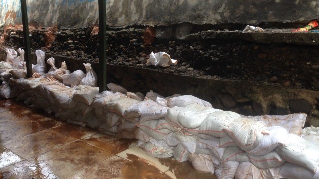 Banjir akibat tanggul jebol di Luar Batang. (Foto: Mirsan Simamora/kumparan)