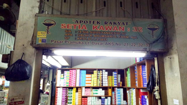Pedagang obat di pasar pramuka kembali buka  (Foto: Aprilandika Pratama/kumparan)
