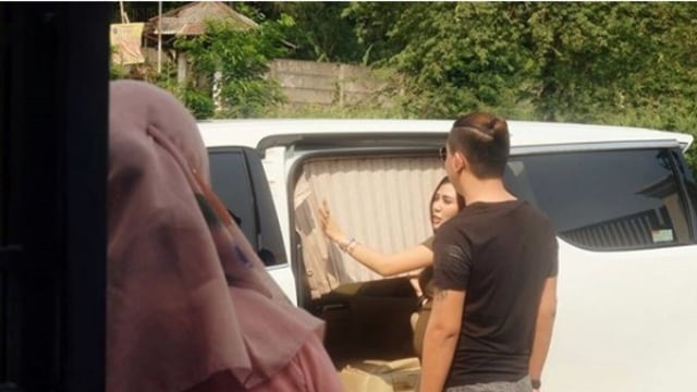 Surprise suami untuk Rey Utami. (Foto: Instagram/@reyutami)