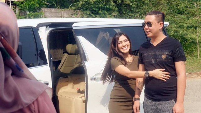 Surprise suami untuk Rey Utami. (Foto: Instagram/@reyutami)
