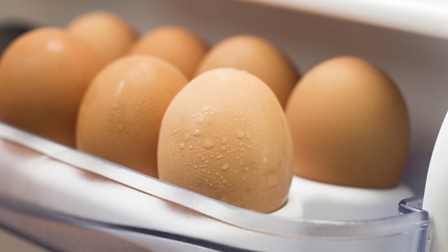 Telur di dalam kulkas. Foto: Thinkstock