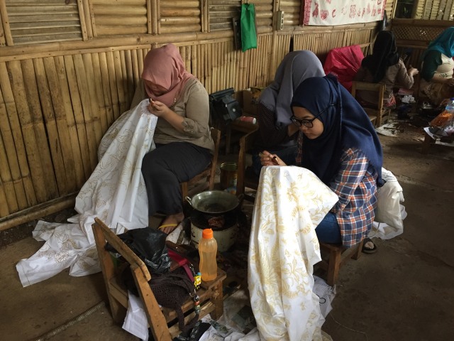 Belajar Pembuatan Batik Betawi di Setu Babakan (3)