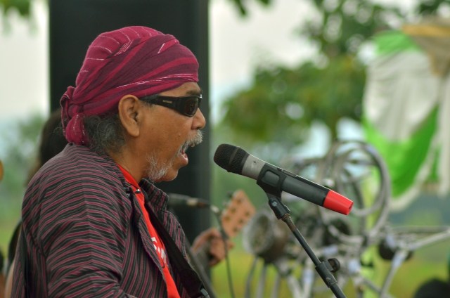 SERBUK SILANG SENIMAN DI UPACARA KEBO KETAN 