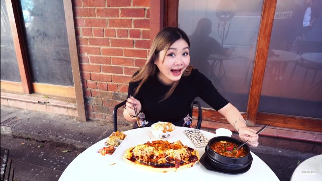Dengan Rp 20 Ribu, Michi Momo Bisa Membuat Video Mukbang