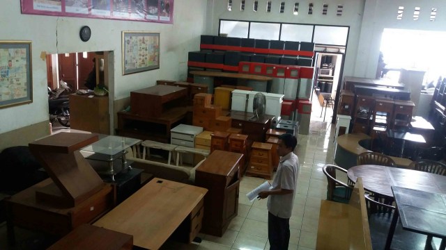 Dari Usaha Jual Beli Barang Bekas, Toko Ini Mampu Berikan Ribuan Beasiswa (1)