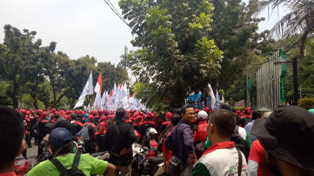 Demo buruh di Balai Kota. (Foto: Diah Harni/kumparan)