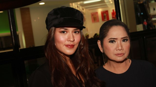 Raisa dan Vina Panduwinata (Foto: Munady)