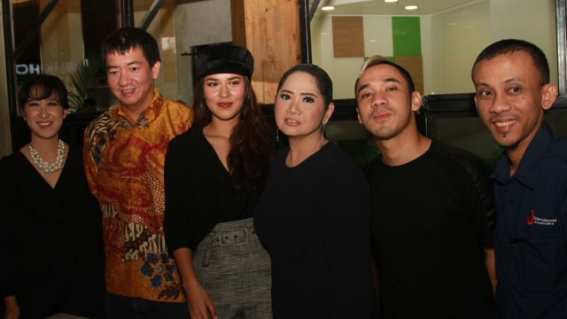 Konpers Raisa dan Vina Panduwinata (Foto: Munady)